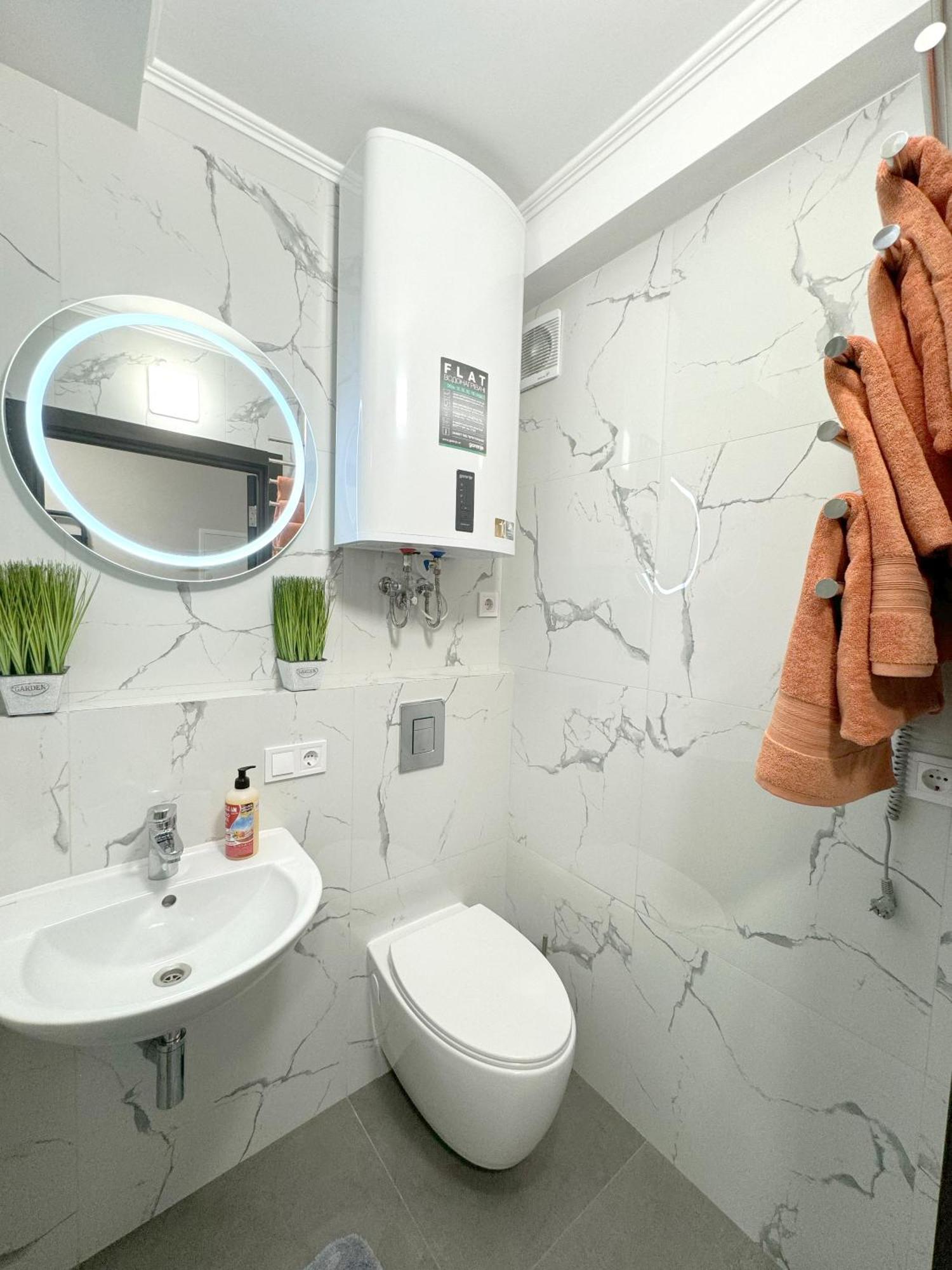 Artal Apartment On Obolonskyi Avenue 16 Kyiv Exterior photo